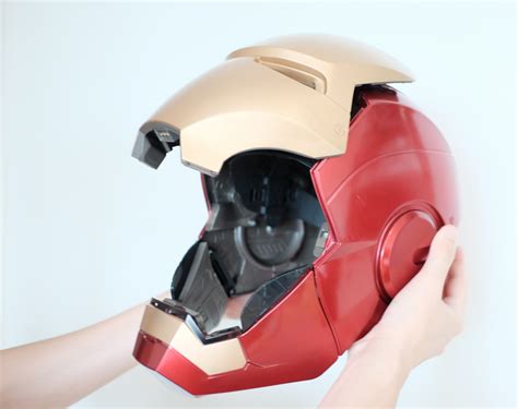 Exclusive Geek Review: Hasbro Marvel Legends Iron Man Helmet | Geek Culture