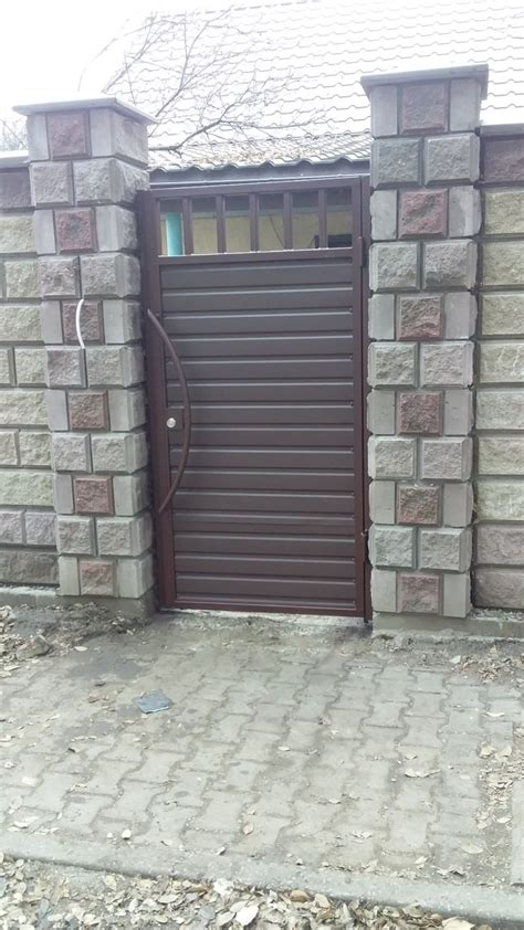 Калитки из профнастила, установка в комплексе с бетонным забором в ...