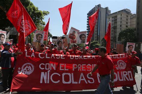 EN FOTOS: Trabajadores petroleros marcharon celebrando firma de