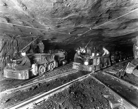 West Virginia coal mine, circa 1940. [781 x 619] : r/HistoryPorn