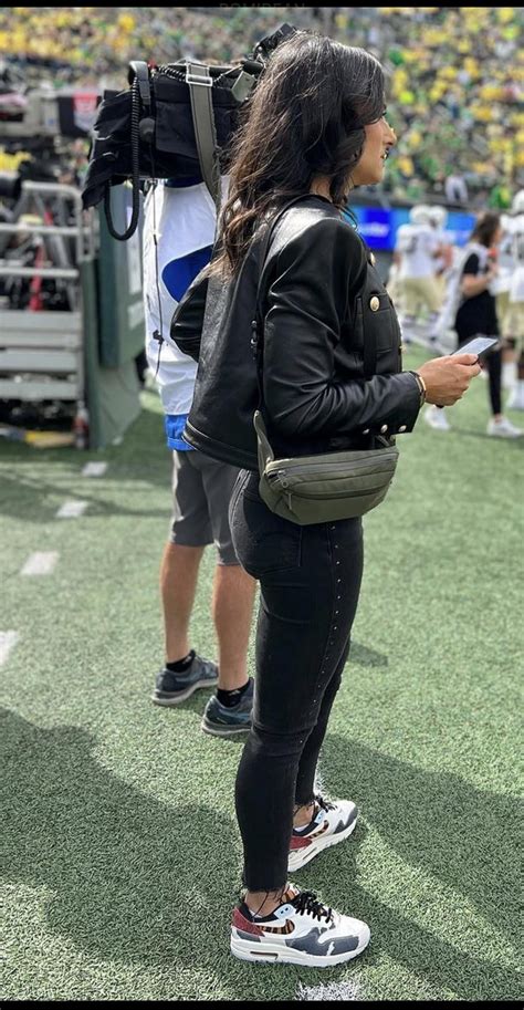 Romi Bean - CBS Sports Colorado : r/hot_reporters