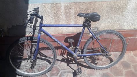 Ladrón dejó una bicicleta frente al garage donde robó una moto