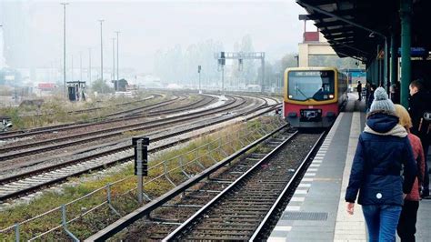 Bahnverkehr in Berlin Auf den neuen Gleisen fährt kein Zug