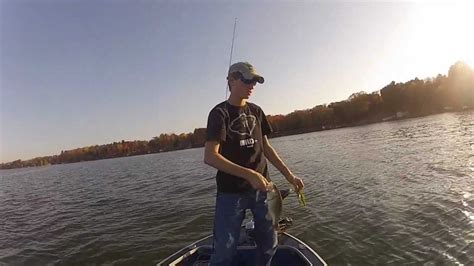 Fall Largemouth Bass Fishing With Crankbaits Youtube