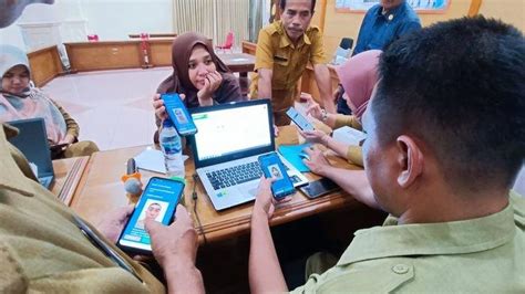 Disdukcapil Targetkan 25 Persen Warga Kabupaten Cirebon Beralih Ke Ktp