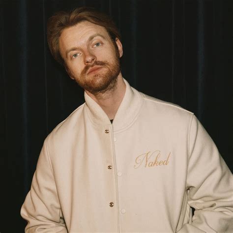 情報 FINNEAS全新個人單曲Naked讓封面設計注入不凡的生命力 追星板 Dcard