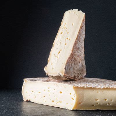 Saint Nectaire Aop Au C Ur Des Fromages