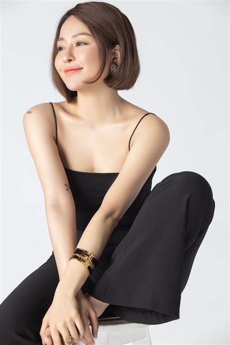 Sau scandal lộ clip nhạy cảm hot girl Trâm Anh lần đầu tung ra bộ ảnh trưởng thành và gợi cảm