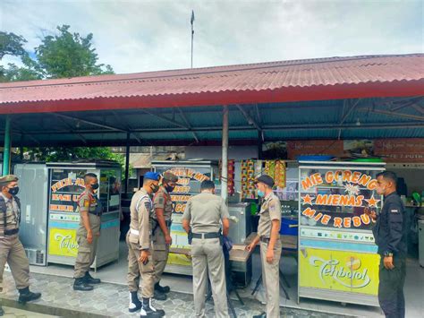 10 Warung Makan Di Padang Nekat Buka Siang Hari Pemiliknya Ditindak