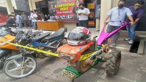 Polres Tasikmalaya Bekuk Komplotan Pencuri 29 Traktor Petani Incar