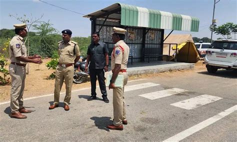 District Sp Gaikwad Vaibhav Raghunath Inspected The Inter District