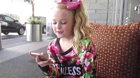 Jojo Siwa Is Seeing Mobile Wearing Flower Printed Dress And Pink Bow On Head Hd Jojo Siwa