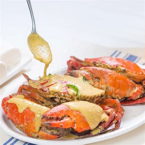 Signature Salted Egg Crab 咸蛋炸螃蟹 Kai Xin Crabs