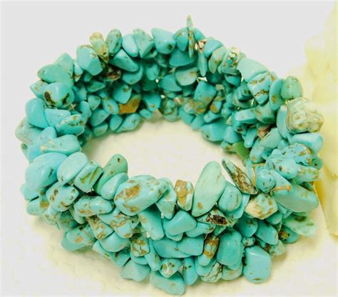 VINTAGE SOUTHWESTERN INSPIRED TURQUOISE CHIP STRETCH Gem