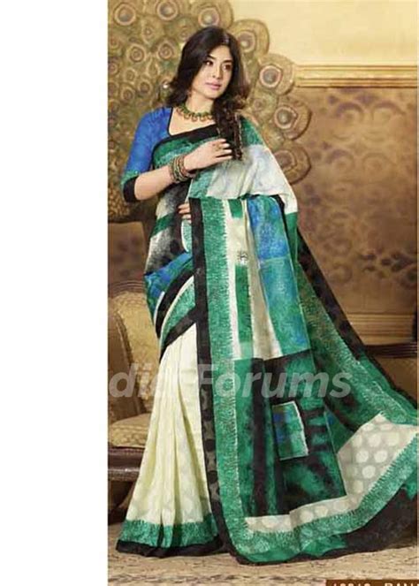 Kritika Kamra wearing Saree -Cream and Green Bhagalpuri Silk Saree Media