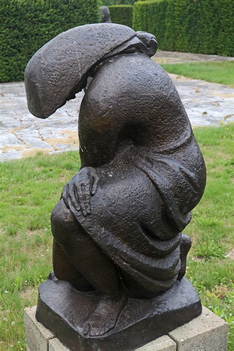 Fotografie Van Sculpturen Uit De Beeldentuin Van Hugo Voeten