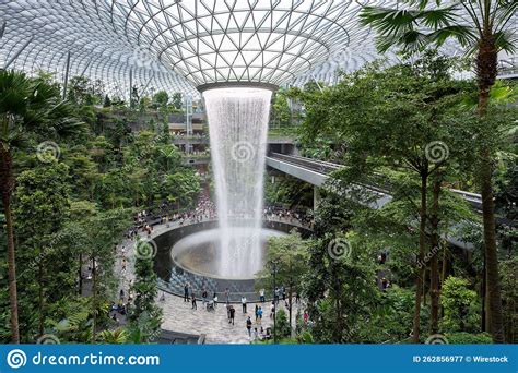 Hsbc Rain Vortex The World S Tallest Indoor Waterfall At Jewel Changi