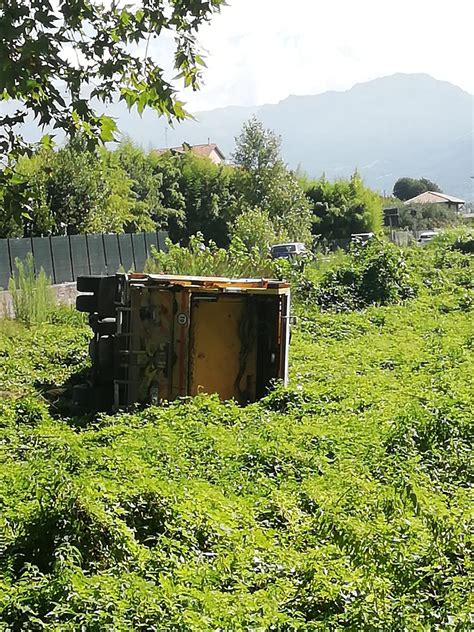 Camion Ribaltato Nelle Torbiere A Iseo Prima Brescia