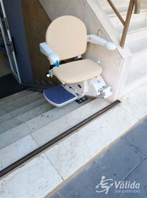 Silla Salvaescaleras Para Salvar Un Tramo Recto En Una Comunidad De