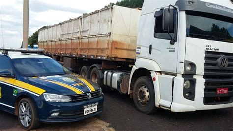 Carreteiro Foge De Abordagem Da PRF E Abandona Carga De 490 Caixas De