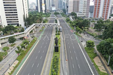 SUASANA LALU LINTAS IBU KOTA SEPI SAAT PPKM DARURAT ANTARA Foto