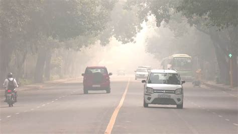 Delhis Air Quality Remains Severe Despite Light Rain Toxic Smog Engulfs City India News