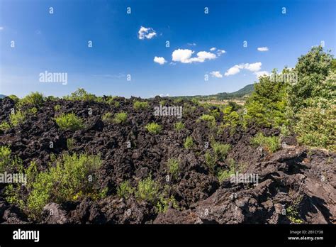 Landforms Volcano Hi Res Stock Photography And Images Alamy