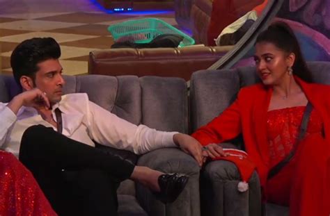 Bigg Boss Karan Kundrra Proposes To Tejasswi Prakash