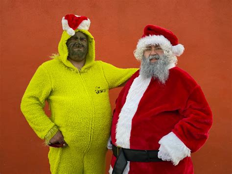 Neighbors Got a Visit from Santa and the Grinch - myBurbank.com