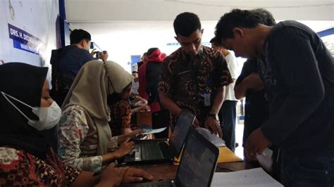 Asyik Pengemudi Ojol Dan Sopir Angkot Dapat Voucher Bbm