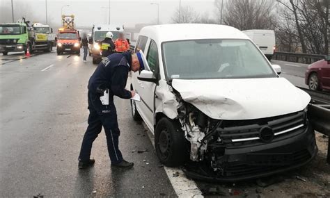 Cztery Wypadki I Nietrze Wi Kierowcy Policjanci Podsumowali Wi Teczny