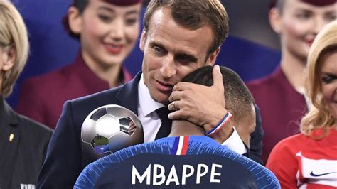 Ce qu a dit Emmanuel Macron à Kylian Mbappé avant sa prolongation de