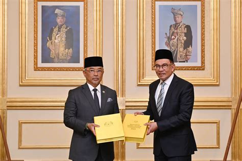 GALERI GAMBAR PM ANWAR SEMBAH MAKLUM KEPADA AGONG BELANJAWAN 2023