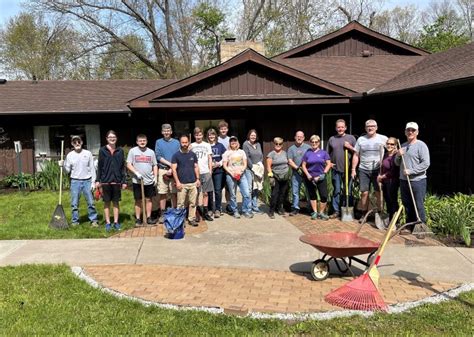 Area volunteers help clean up Hospice House | News, Sports, Jobs - Times Observer