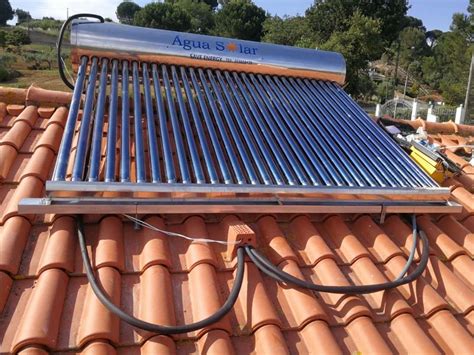 Painel solar sistema termossifão 300L e tubos de vácuo instalação