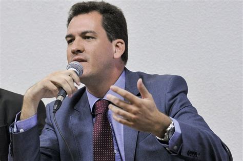 Crise ianomâmi Secretário diz que apenas fim do garimpo em terra