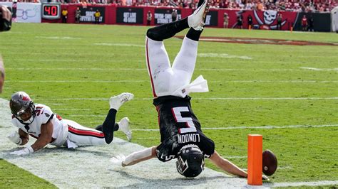 Ouch Drake Londons Awkward Landing Near Td Line Nfl News Sky Sports