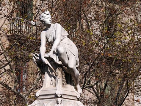 Font De Diana A La Gran Via Statue Greek Statue Garden Sculpture