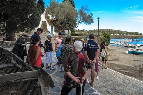 Escursione di un giorno a Figueres e Cadaqués da Barcellona con