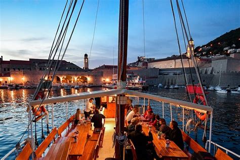 Crociera Gastronomica Cena E Giro In Barca Nel Centro Storico Di