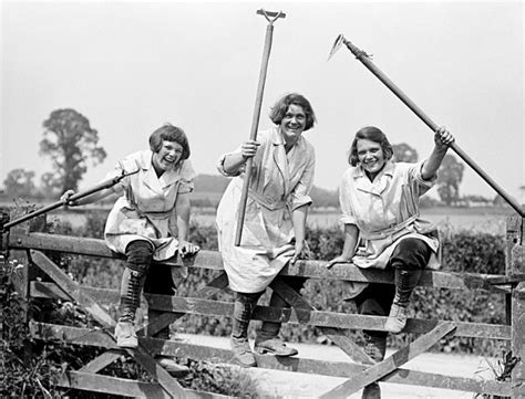 Ww1 Women At Work In Pictures Telegraph