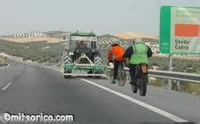 Un tractor agrícola de 3000 kg de MMA una bicicleta y un ciclomotor