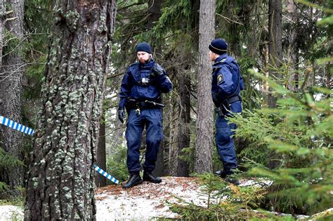 Misstänkt Mord I Stockholm Man Hittad Död Vid Järvafältet