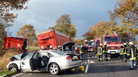 Schwerer Unfall Auf B Frau Kam Ums Leben Rheiderland Zeitung