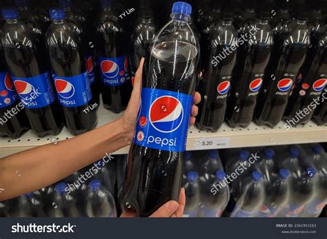 1010 Pepsi Store Display Images Stock Photos And Vectors Shutterstock