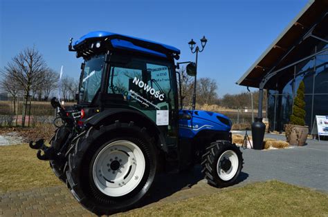 Nowy Ci Gnik New Holland T F Rewolucja W Klasie Sadownik W