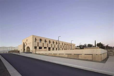 Vers Pont du Gard La plus belle école du Gard a été inaugurée