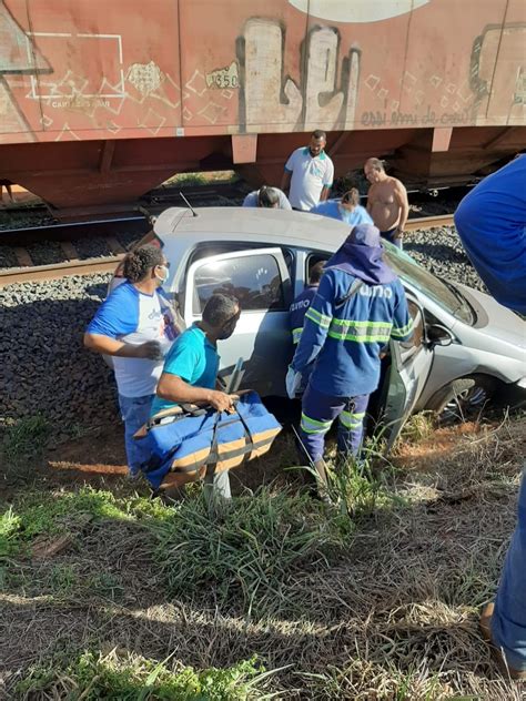 Idoso Que Estava Em Carro Atingido Por Trem Morre Em Hospital De