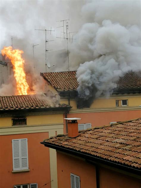 Incendio Bologna Oggi In Via Santo Stefano Morto Renato Pasquali