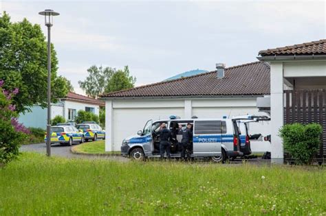 Polizeieinsatz Mit Wohnungsdurchsuchung Mann Schie T Auf Hund Blick